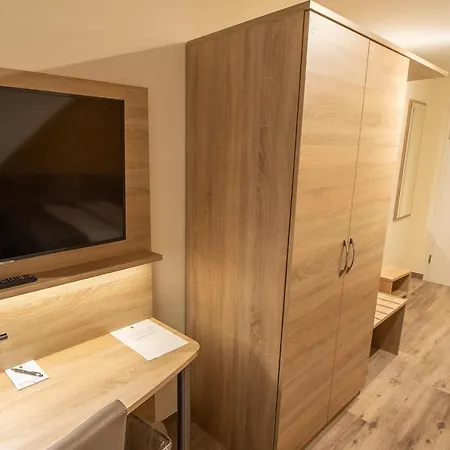 Uno Am Spieker Fallersleben Hotel 3*