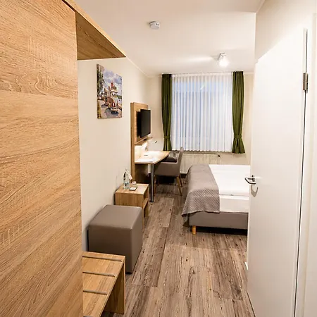 Fallersleben By Belvilla Hotel 3*