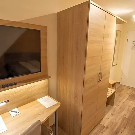 Hotel Fallersleben By Belvilla 3*